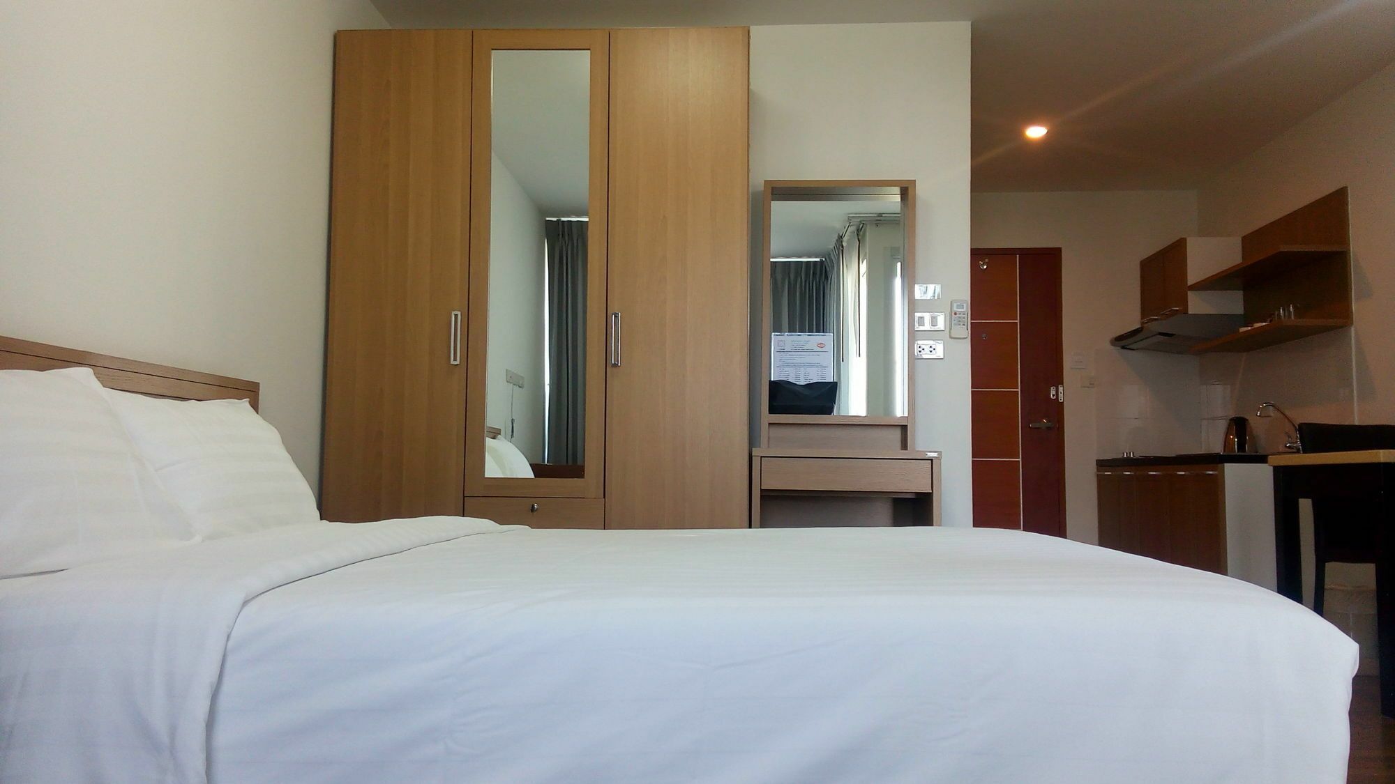 Winner Serviced Apartment Si Maha Phot Extérieur photo